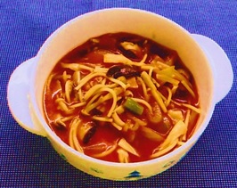 きのことパスタのトマトスープ